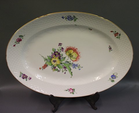 B&G porcelain saxon flower, large dish. 5000m2 showroom.