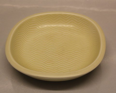 2635 Marselis Yellow Bowl 18 x 18 cm Nils Thorson, 1953
 Aluminia Copenhagen Faience