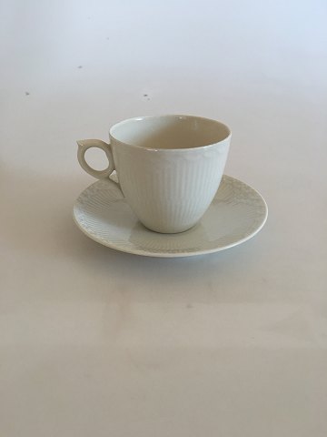 Royal Copenhagen Hvid Halvblonde Kaffekop og Underkop No. 072