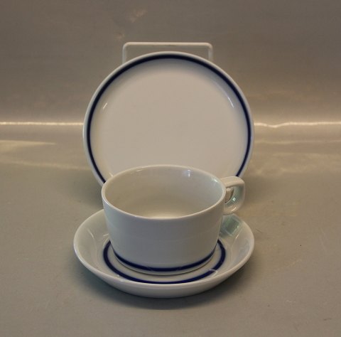 HANK Blå Bing & Grøndahl 700 Kagetallerken 14,8 cm
746 Kop 5,3 x 9,5 cm og underkop 14 cm

