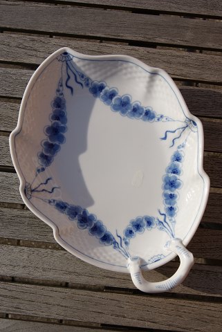 Empire Danish porcelain,leaf-shaped dishes 24m