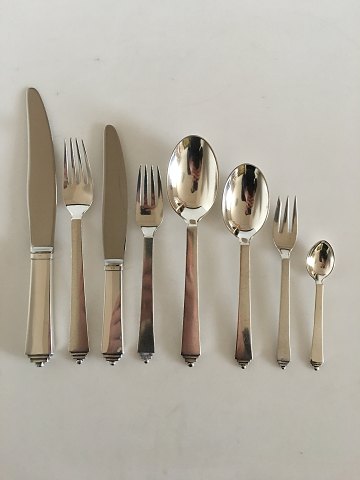 Georg Jensen Sterling Silver Pyramid Flatware Set for 12 People. 96 Pieces. The set consists of the following items;
