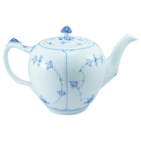 Royal Copenhagen, blue fluted; A teapot of porcelain #259