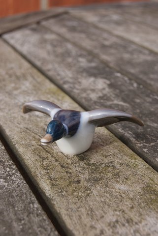 Royal figurine No 2215, flying Duck