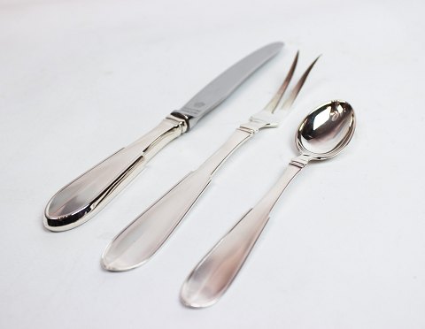 Fruit knife, serving fork & Teaspoon in Heirloom Silver No. 1 - Hans Hansen.
Great condition
