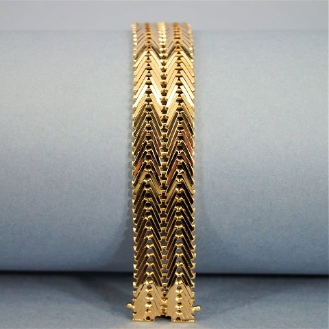 Guldvirke; A geneve bracelet of 14k gold