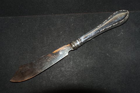Fish / Pastry Knife New Pearl Series 5900, (Pearl Edge Cohr) Danish silver cutleryFredericia silverLength 20.5 cm.SOLD
