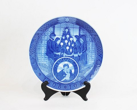 Anniversary plate with Maria and the baby, year 1908-1983, by Royal Copenhagen.5000m2 showroom.