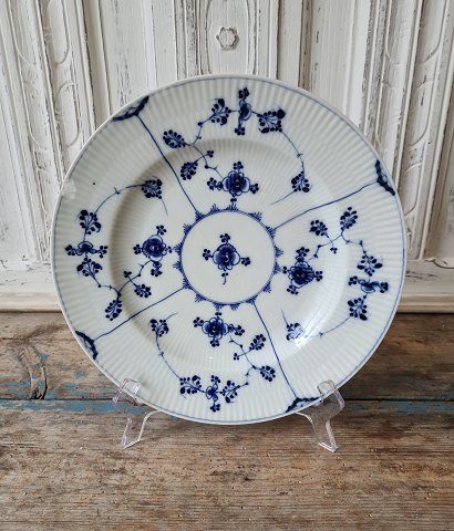 Royal Copenhagen Antik Musselmalet tallerken ca. år 1800. 24cm. Med skår og hårrevne