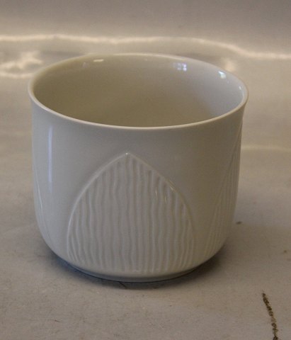 Royal Copenhagen 4768 RC White vase 8,8 x 10,6  cm Signed GB Gerd Boegelund