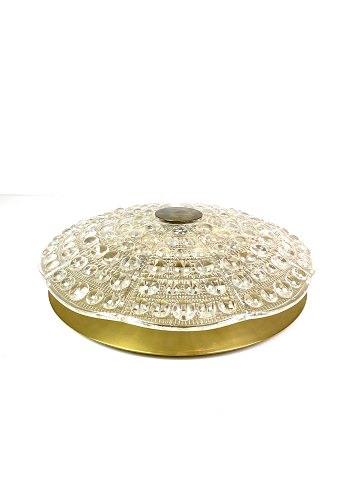 Loftlampe i messing og glas af dansk design fremstillet af Orrefors glasværk i 
1960erne.
Flot stand
