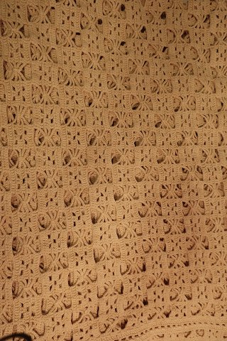 Bedspread / bed cover
A beautiful bed cover, made by hand
185cm x 110cm
Colour: Beige