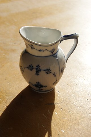 Musselmalet Riflet porcelæn. Flødekande nr. 59