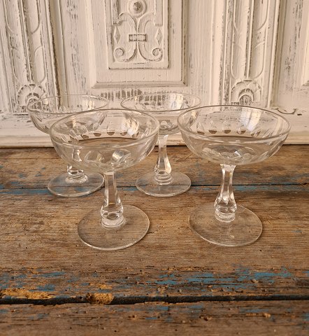 Derby champagne glass
