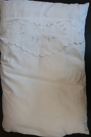 Baby-dynebetræk
Det smukkeste håndbroderede baby-dynebetræk
Articleno: 4-71642