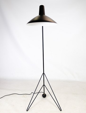 Tripod floor lamp HM8, Hvidt & Mølgaard, 1953
Great condition

