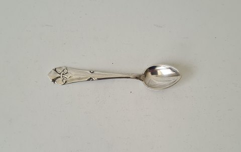 French lily salt spoon in silver