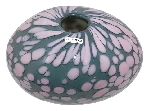 Kosta BodaTest vase with pink decoration