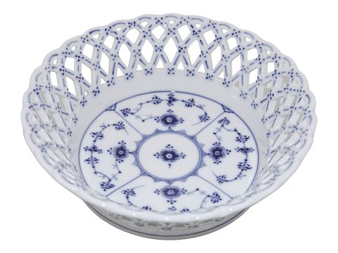 Blue Fluted Full Lace
Fruit basket with pierced border from 1898-1923