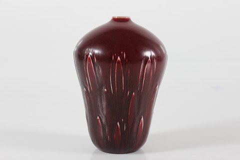 Royal Copenhagen Gerd Bøgelund Vase with oxblood glaze