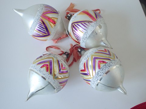 4 stk. glasjulepynt. Sælges individuelt.