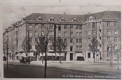 Postkort: Hjørnet af Peter Bangsvej og Dalgas Boulevard i 1937