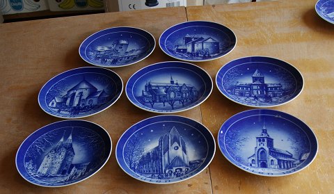 Kirke platter i porcelæn fra Baco, Tyskland. Årgange mellem 1973 til 1983. 