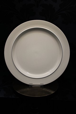Royal Copenhagen - Aluminia Blue edge faience, dinner plate. RC# 3070. 
Dia.: 25cm...