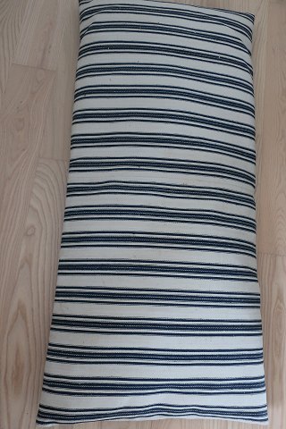 Fustian (olmerdug) made of flax
This antique, Danish fustian is in the old hand-woven/home-woven quality from 
the years when that was the way to do it and it is NOT industrial produced
This fustian is  stout and closely woven and it is as a long-cushion