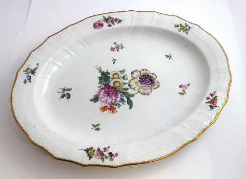 Royal Copenhagen. Sächsische Blume. Oval Servierplatte. Modell 1556. Länge 37 cm. Breite 29 cm. Vor 1923 hergestellt. (1 Wahl)