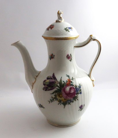 Royal Copenhagen. Sächsische Blume. Kaffeekanne. Modell 1794. Höhe 26,5 cm. (1 Wahl)