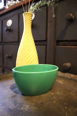 Original Ursula fajance oval serverings skål fra Royal Copenhagen designet af 
Ursula Munch-Petersen...