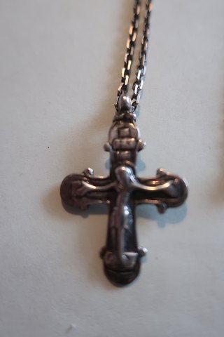 Necklace made of silwer with a beautiful and unusual crossClosed back as it was made from the silwersmiths by the upper jewellery A very good work from the Danish silwersmith Stamp chain: 925 JAA (Guld-/sølvsmed Jens Aagaard, Svendborg Denmark)Sta