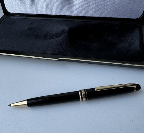 Black Montblanc Meisterstück Classique ballpoint pen