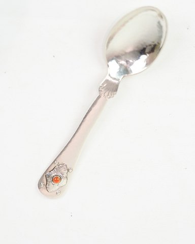 Barneske Med En Carneol Sten - Sterling Sølv - Georg Jensen - År 1979
Flot stand
