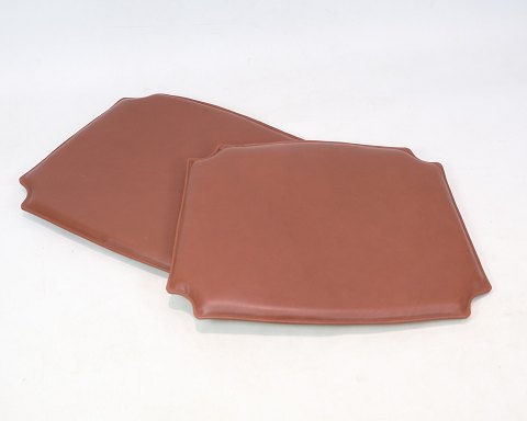 Set of 2 Cushions - Fit Model CH24 - Cognac Leather - Hans J. Wegner
Great condition
