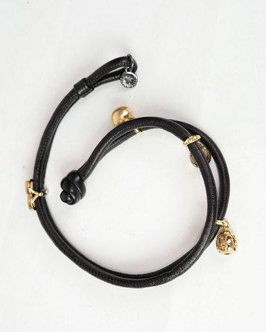 Læder Armbånd - Udsmykket Med 4 Charms - 18 Karat Guld - Brillanter - Ole LynggaardFlot stand