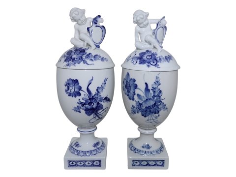 Blue Flower Curved
Lidded jar with putti figurine