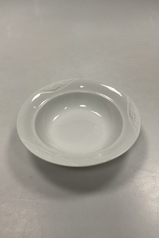 Royal Copenhagen Hvid Magnolia med uglasseret relief Dyb Tallerken No 604