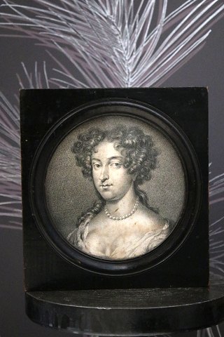 Antique, small engraving of Queen Mary Stuart of Scotland 1542-67. in old black 
painted wooden frame...