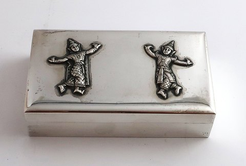 Thailand. Lille smykkeæske i sterlingsølv (925). Længde 10,2 cm. Bredde 6 cm. 
Højde 2,6 cm