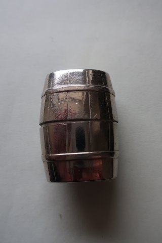 For the collector:
Vintage lighter
Has a form like a barrel
Rare
H: 4cm
In a good condition