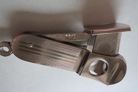 For the collector:
Vintage cigar cutter
Stamp: 5610 on one side and Pfeiring Scling on the other side
L: 6cm
In a good condition
