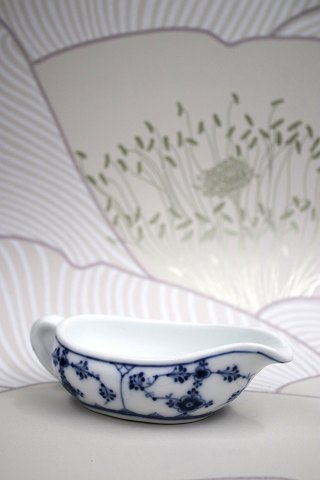 Royal Copenhagen Musselmalet Riflet lille smørkande.
1.sort. fra 1893-1900...