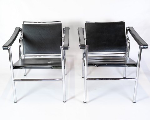 Set of Two Armchairs - Model LC1 - Le Corbusier - Black Leather - Designed in 
1928
Great condition
