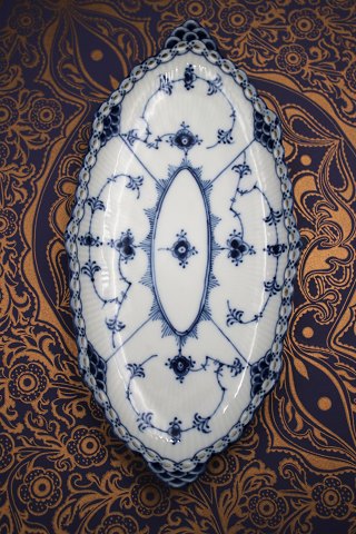 Royal Copenhagen , Musselmalet Helblonde asiet / teske bakke.
1/1115...