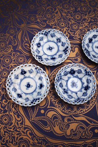 Royal Copenhagen , Musselmalet Helblonde smør asiet...