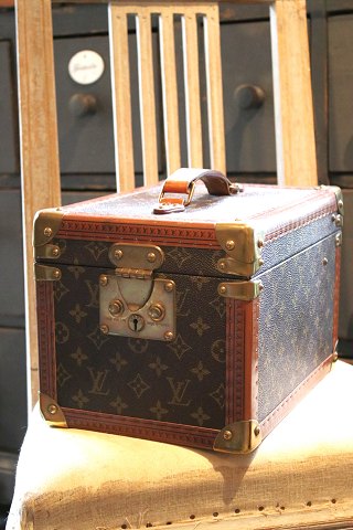Original Louis Vuitton vintage beauty case (beauty box)...