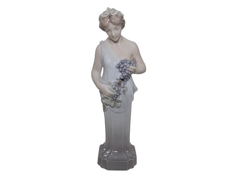 Rare Royal Copenhagen figurine
Woman with grapes