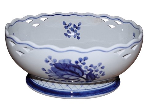 Tranquebar
Jardiniere with pierced edges